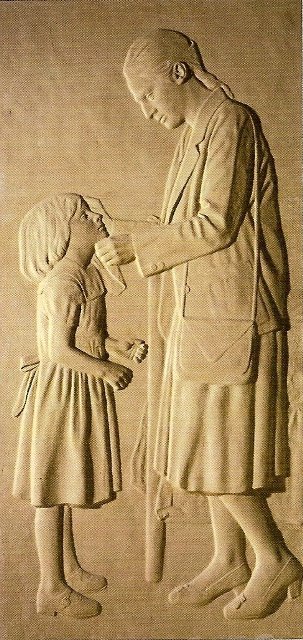 Francisco L�pez Hern�ndez. HOSPITAL. 1990. Poli�ster y terracota. 240 x 352 cm. Fragmento.