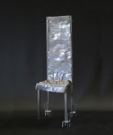 Antonio Yesa. SOMOS LO MISMO. 2005. Hierro, plomo y acero inoxidable. 149 x 52 x 50 cm.